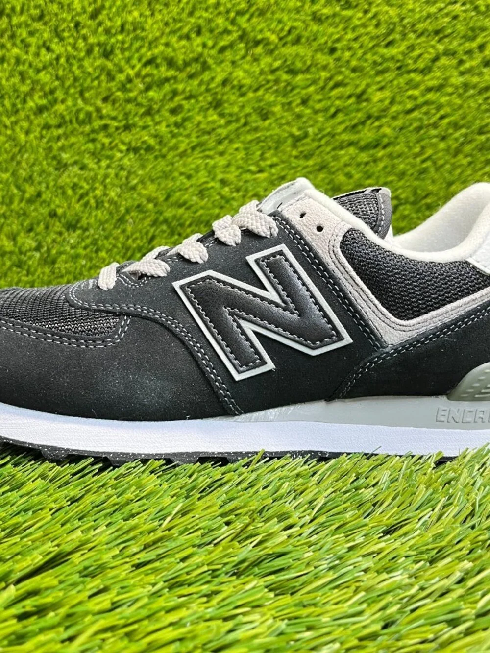 New Balance 574 Classic Mens Size 8 Black‎ Gray Athletic Running Shoes Sneakers